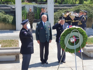 Polaganje venca pri spomeniku padlim v osamosvojitveni vojni na Žalah